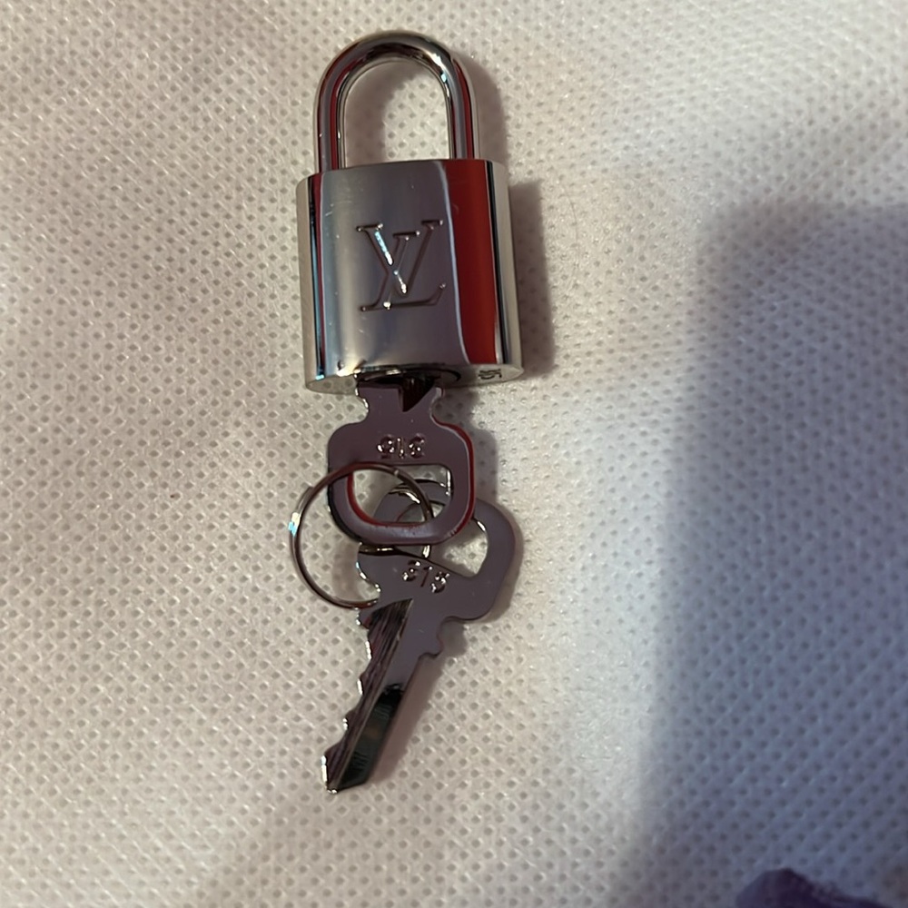 - Louis Vuitton Silver Padlock with Keys #315
New with out tags